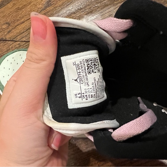 Nike Women's Size 6.5w Air Jordan 1 Mid AKA Dutch Green - Picture 5 of 5